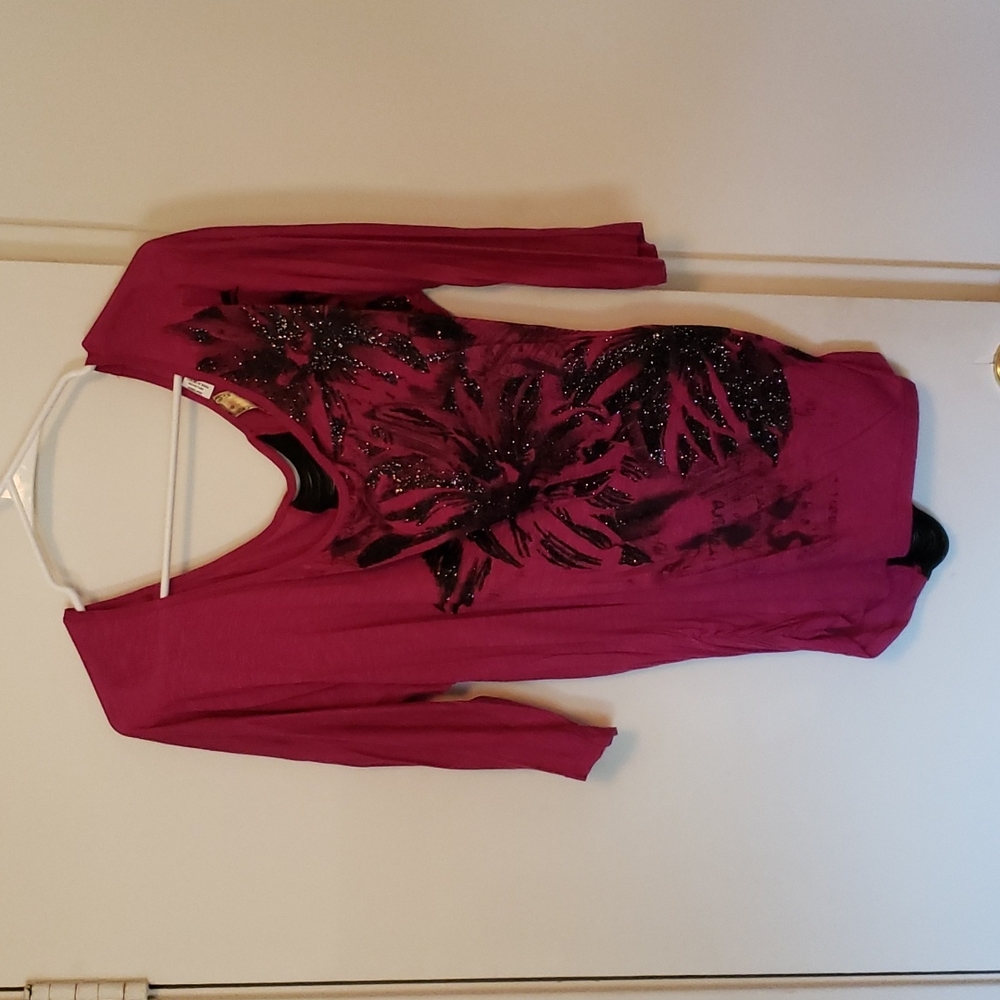 Rayon boysenberry top with black glitter design and open panel back.Bin#5